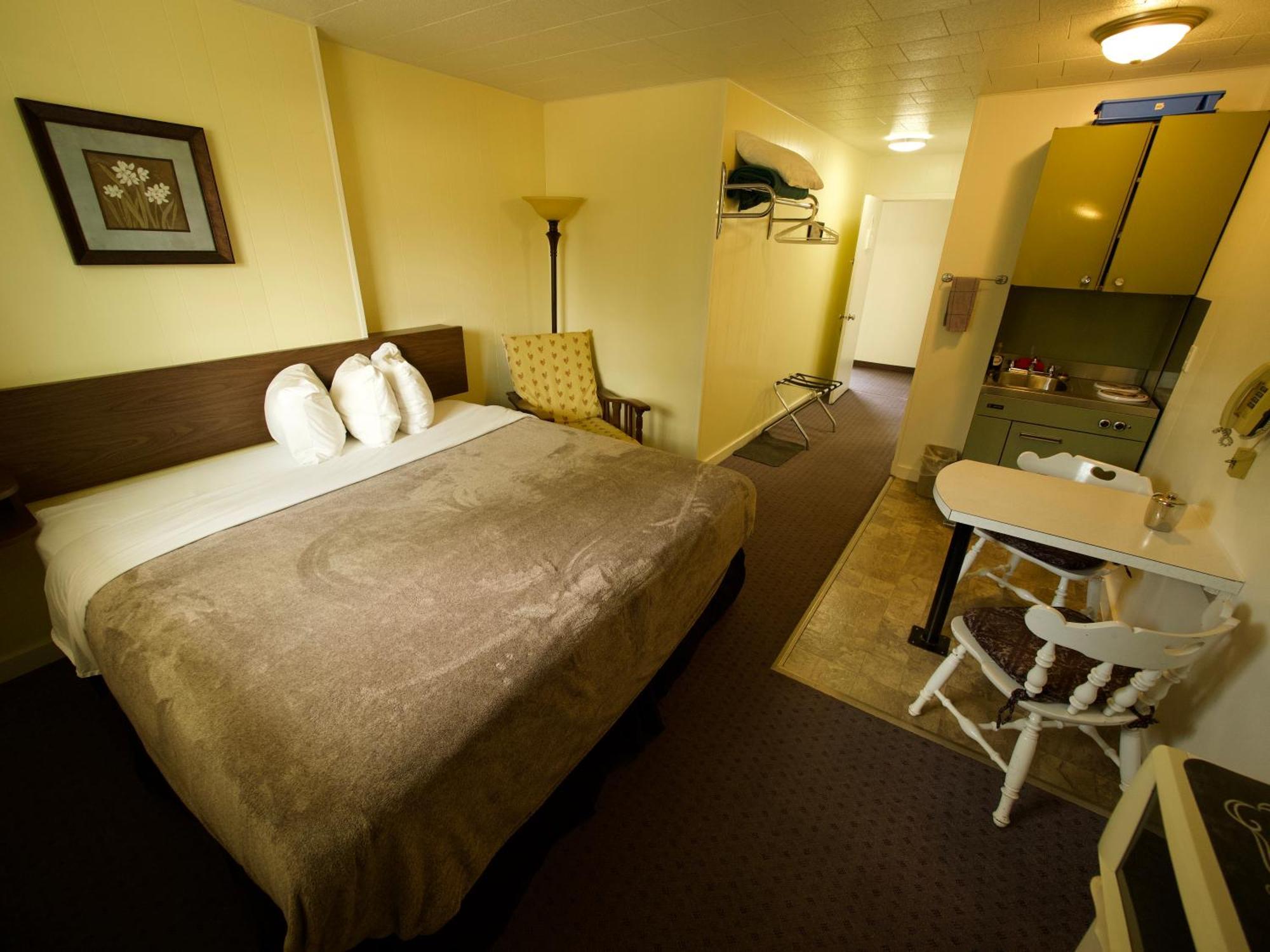 Creston Valley Motel Εξωτερικό φωτογραφία