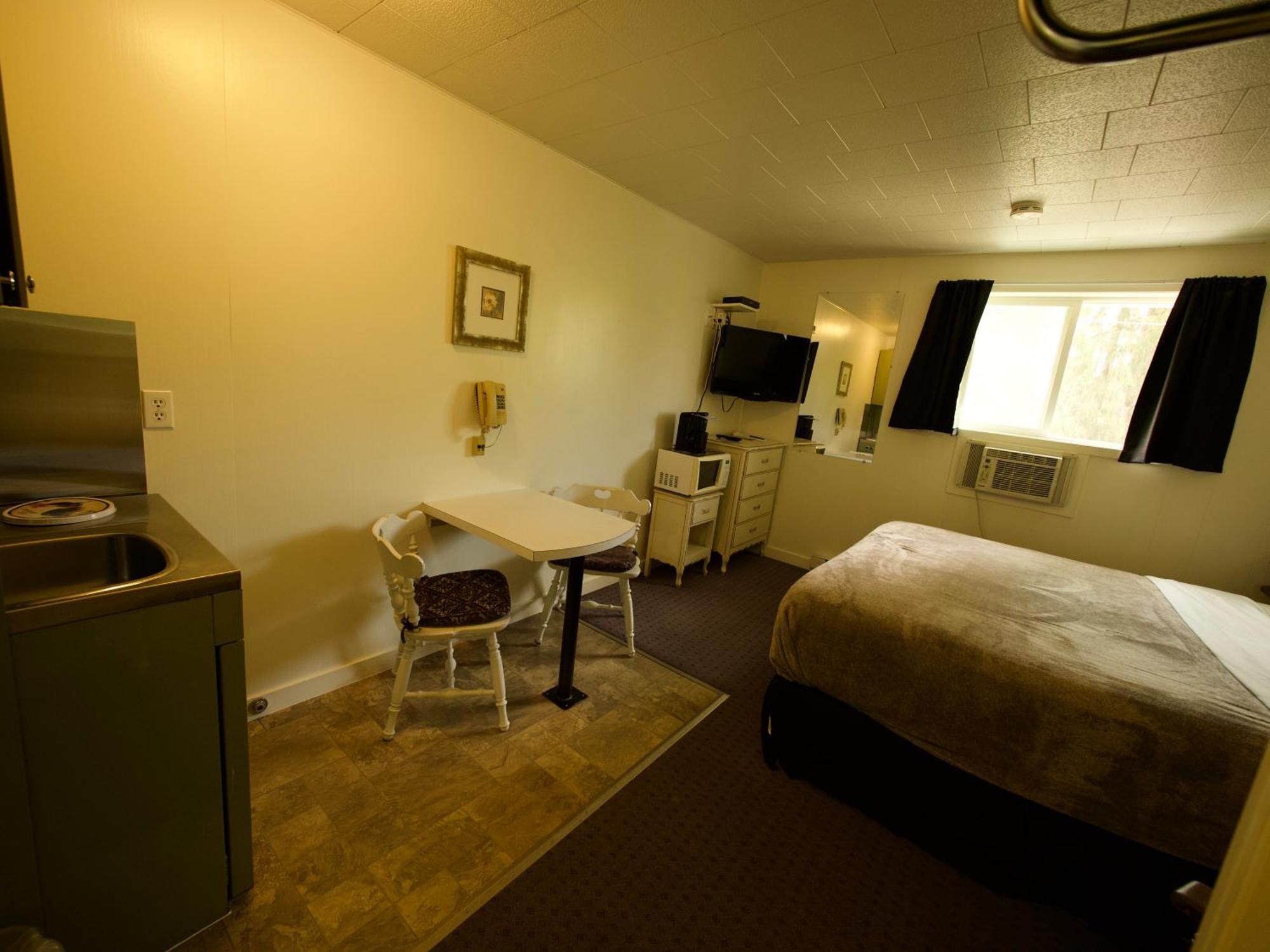 Creston Valley Motel Εξωτερικό φωτογραφία