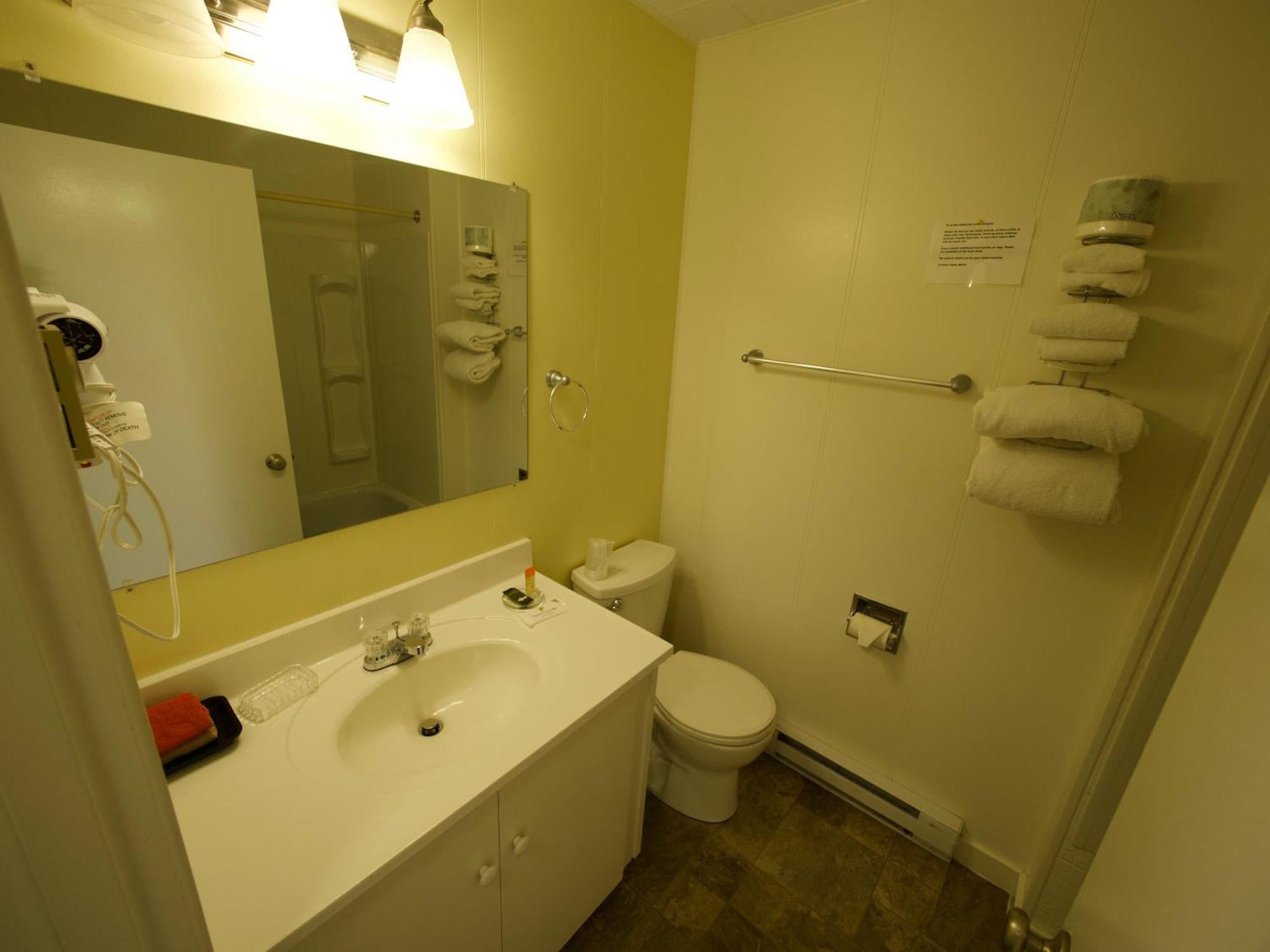 Creston Valley Motel Εξωτερικό φωτογραφία