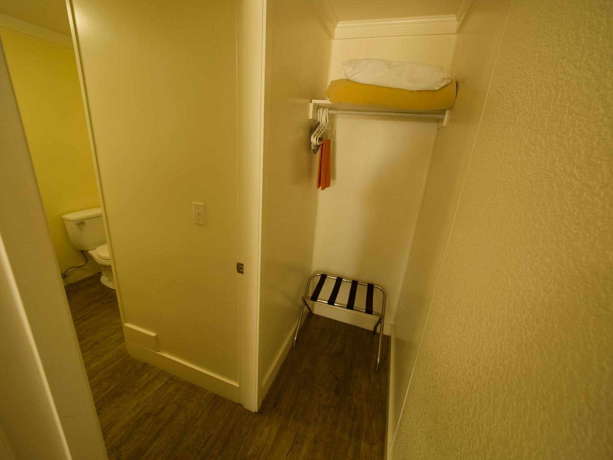 Creston Valley Motel Εξωτερικό φωτογραφία